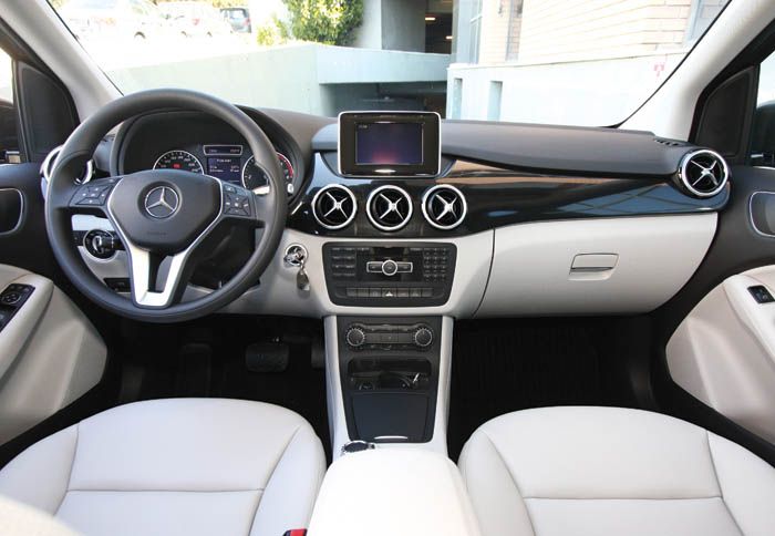 ¶ρτιο ποιοτικά είναι το εσωτερικό της B-Class, το οποίο παράλληλα έχει ενδιαφέρουσα σχεδίαση.